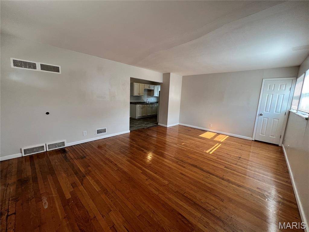 1201 June AVE, St Louis, MO 63138