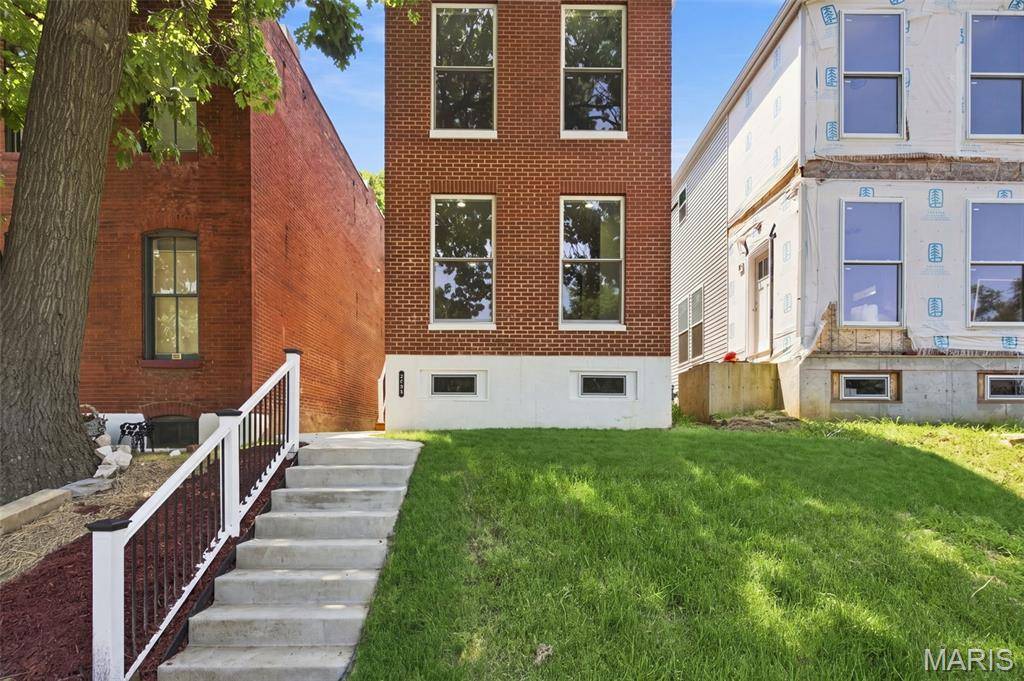 2734 Geyer AVE, St Louis, MO 63104