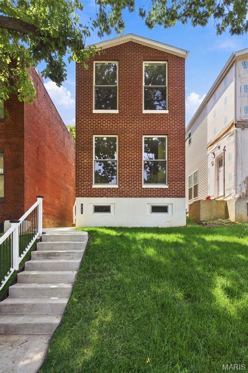 2734 Geyer AVE, St Louis, MO 63104