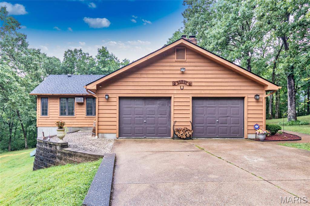 100 Hickory LN, Festus, MO 63028