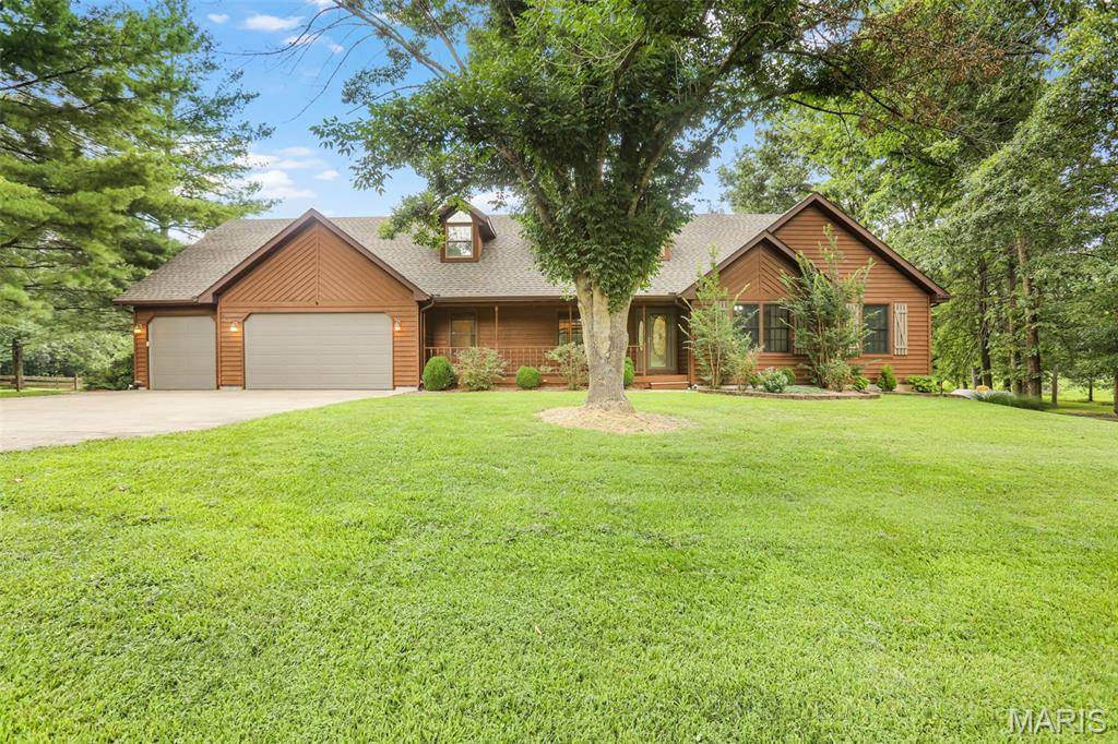 8825 Rosewood Hills DR, Edwardsville, IL 62025