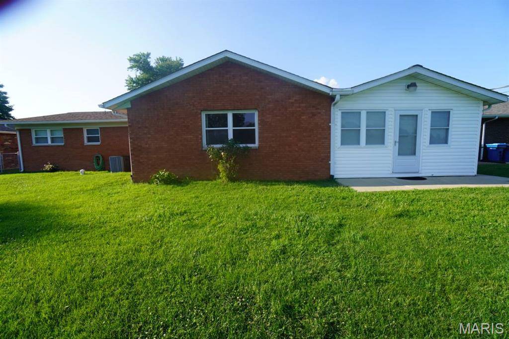 2708 Angela DR, Granite City, IL 62040