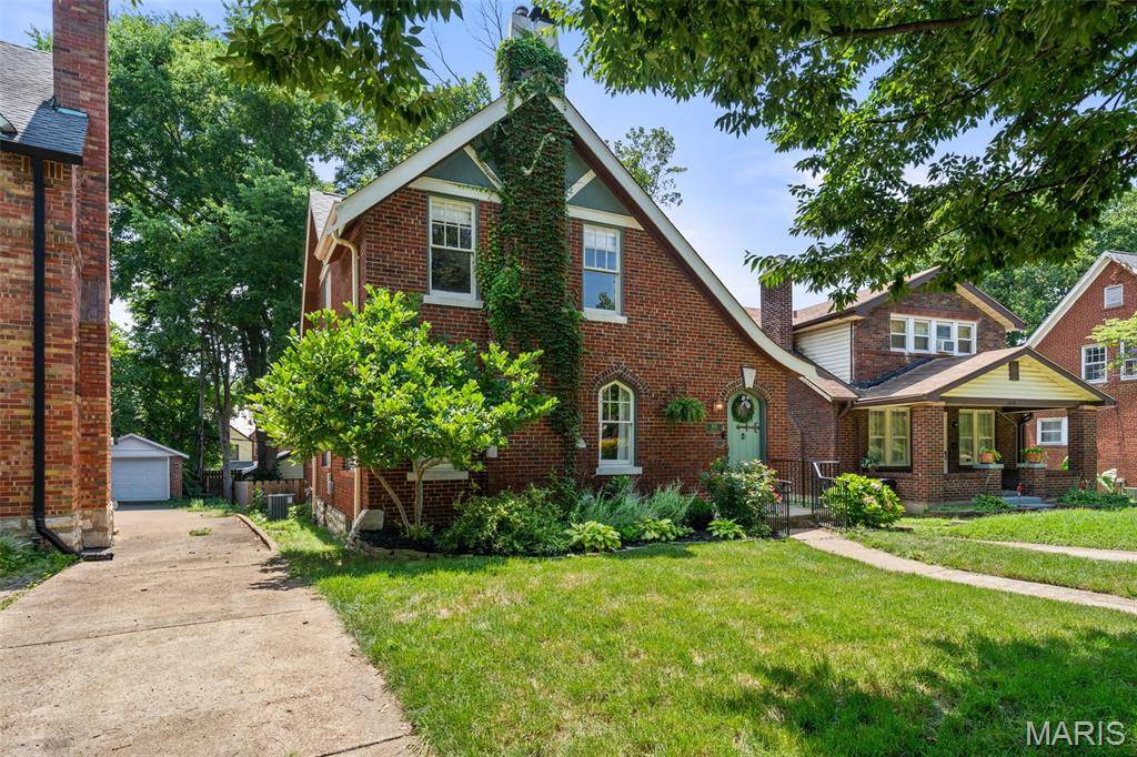7426 Stanford AVE, University City, MO 63130