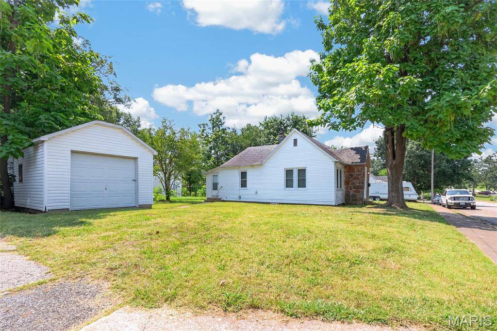360 W 5th ST, Lebanon, MO 65536