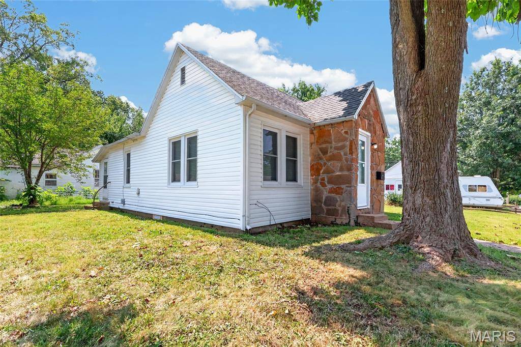 360 W 5th ST, Lebanon, MO 65536