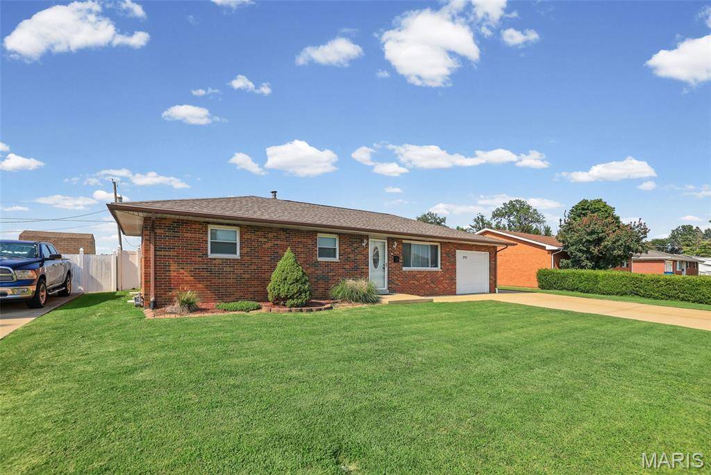 2713 Angela DR, Granite City, IL 62040