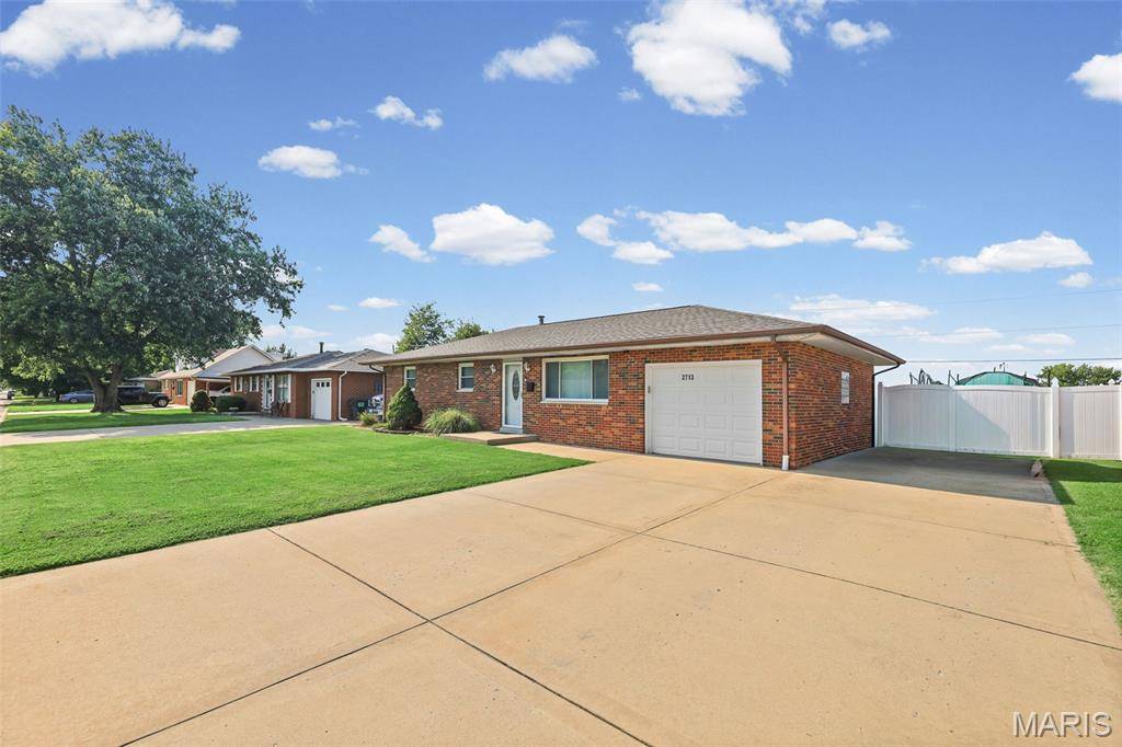 2713 Angela DR, Granite City, IL 62040