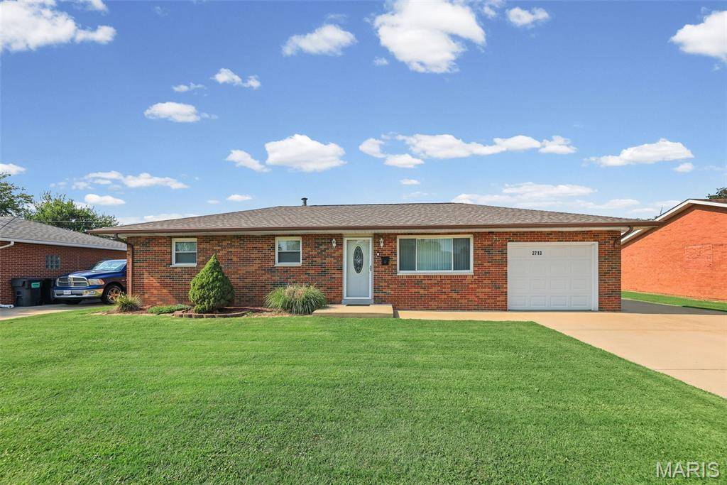 2713 Angela DR, Granite City, IL 62040