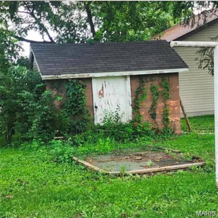 13 N Main ST, Moro, IL 62067