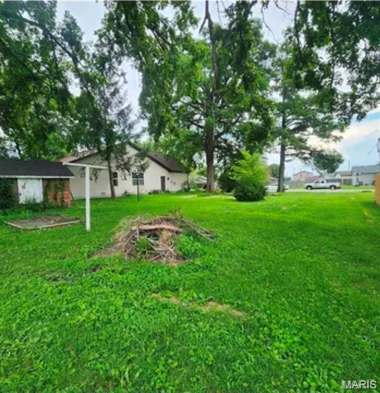 13 N Main ST, Moro, IL 62067