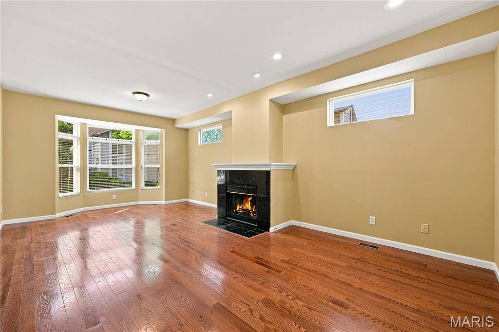 5773 Kingsbury PL, St Louis, MO 63112