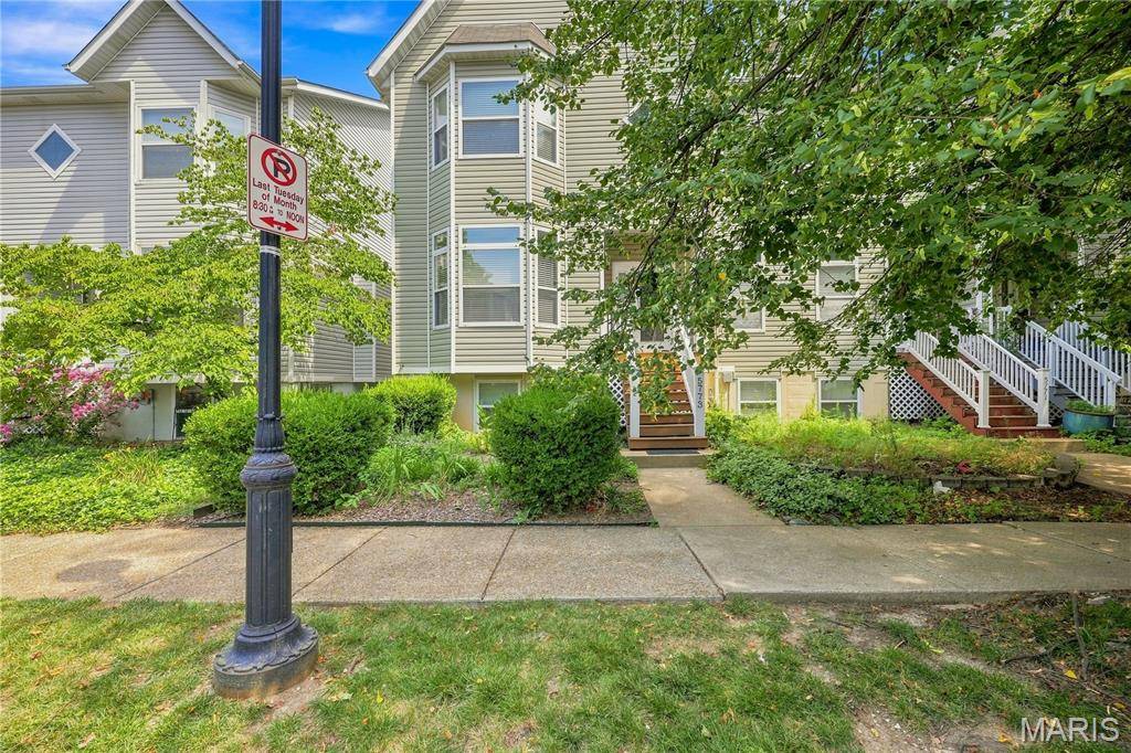 5773 Kingsbury PL, St Louis, MO 63112