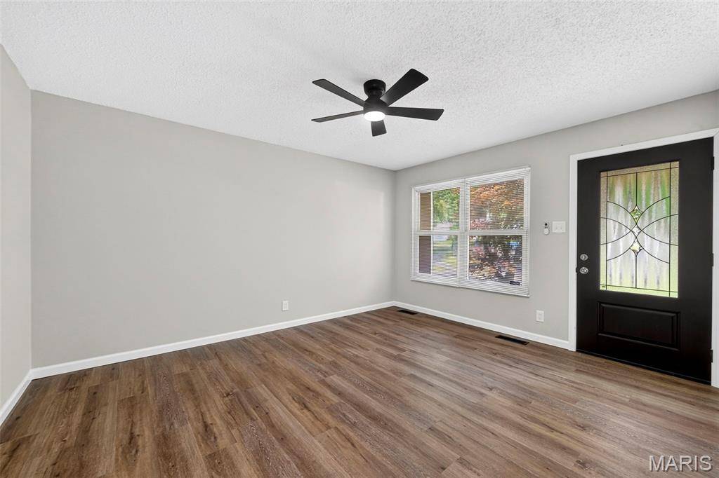 6650 Silver Fox DR, Florissant, MO 63034