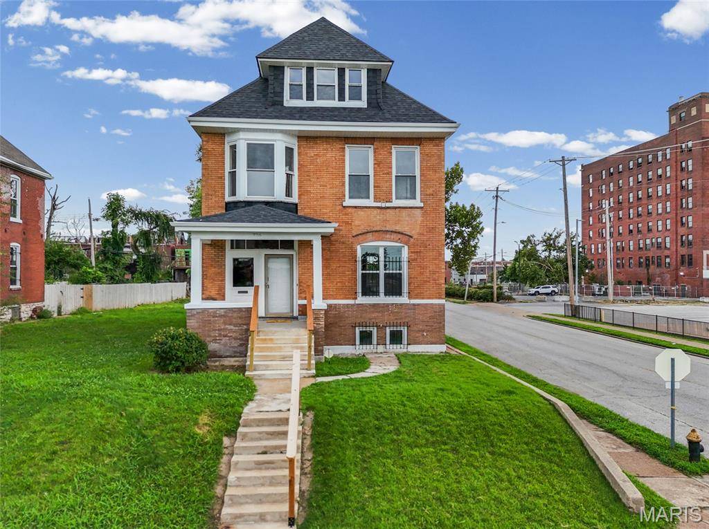 736 Aubert AVE, St Louis, MO 63108