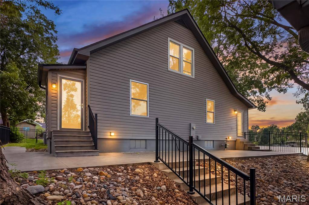218 E Cherry ST, Columbia, IL 62236