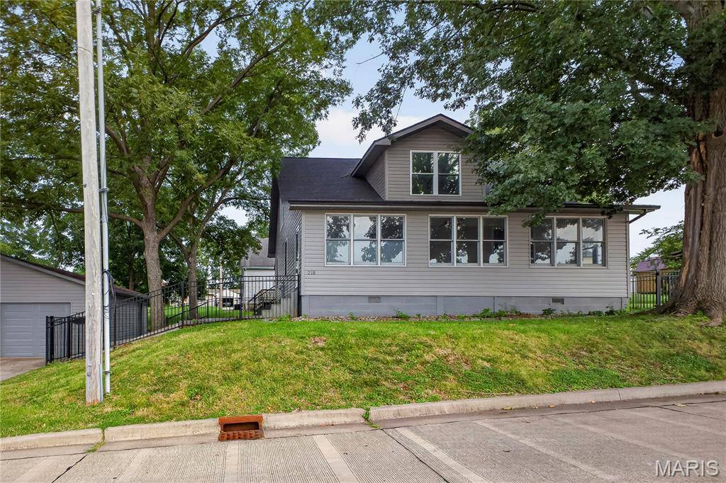 218 E Cherry ST, Columbia, IL 62236