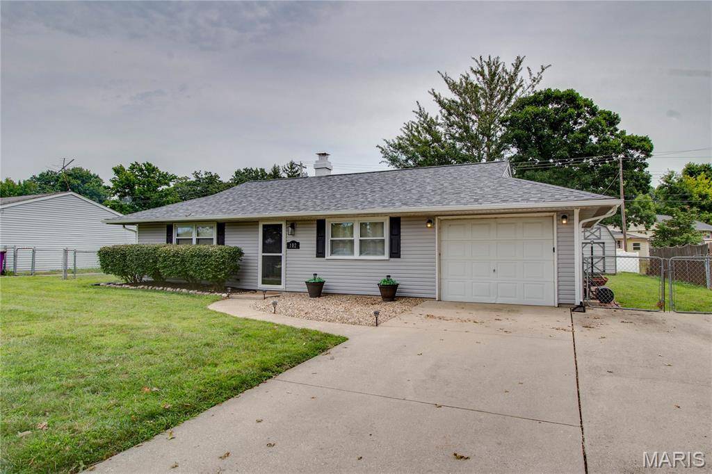 102 Saint Joseph DR, Godfrey, IL 62035