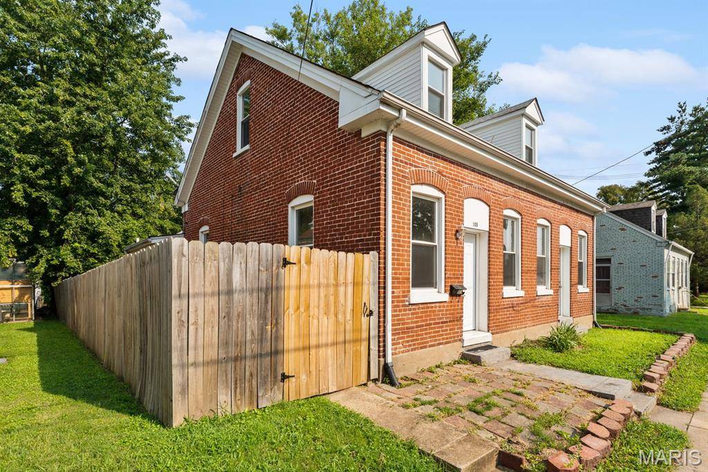 105 S 8th ST, Belleville, IL 62220
