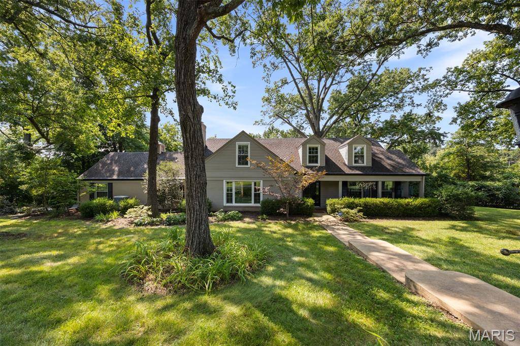 2 Middlebrook LN, Creve Coeur, MO 63141