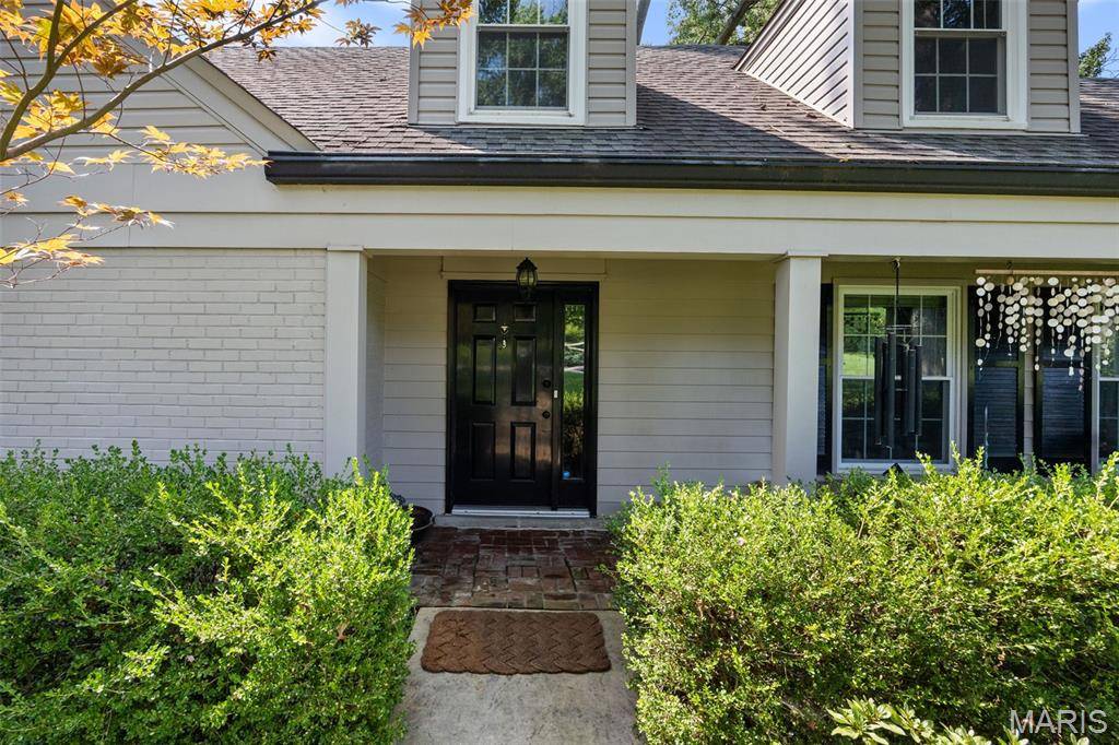 2 Middlebrook LN, Creve Coeur, MO 63141