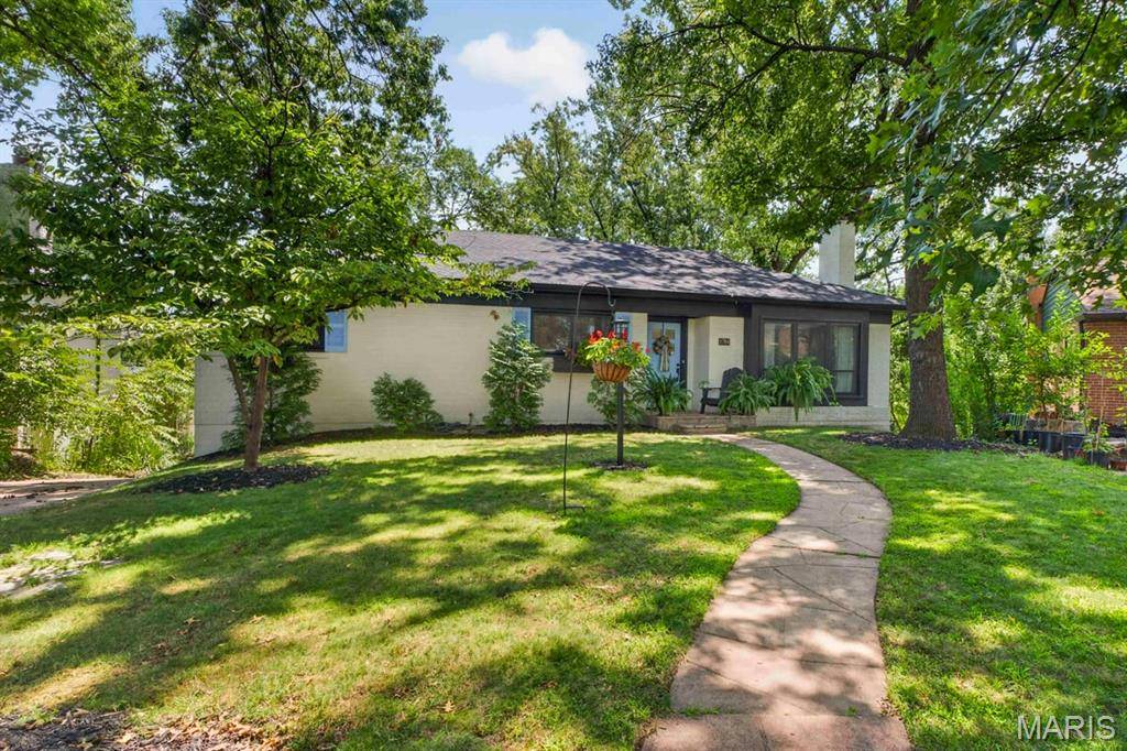 8704 W Kingsbury AVE, St Louis, MO 63124