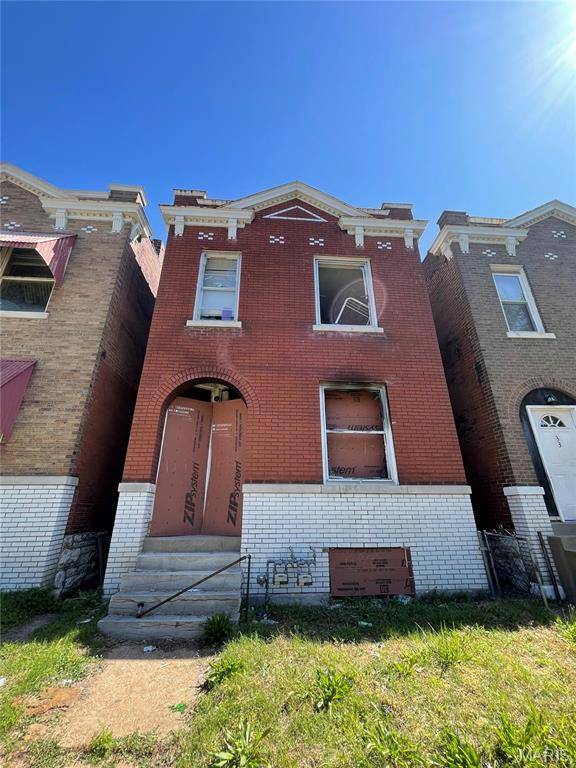 535 Fassen ST, St Louis, MO 63111