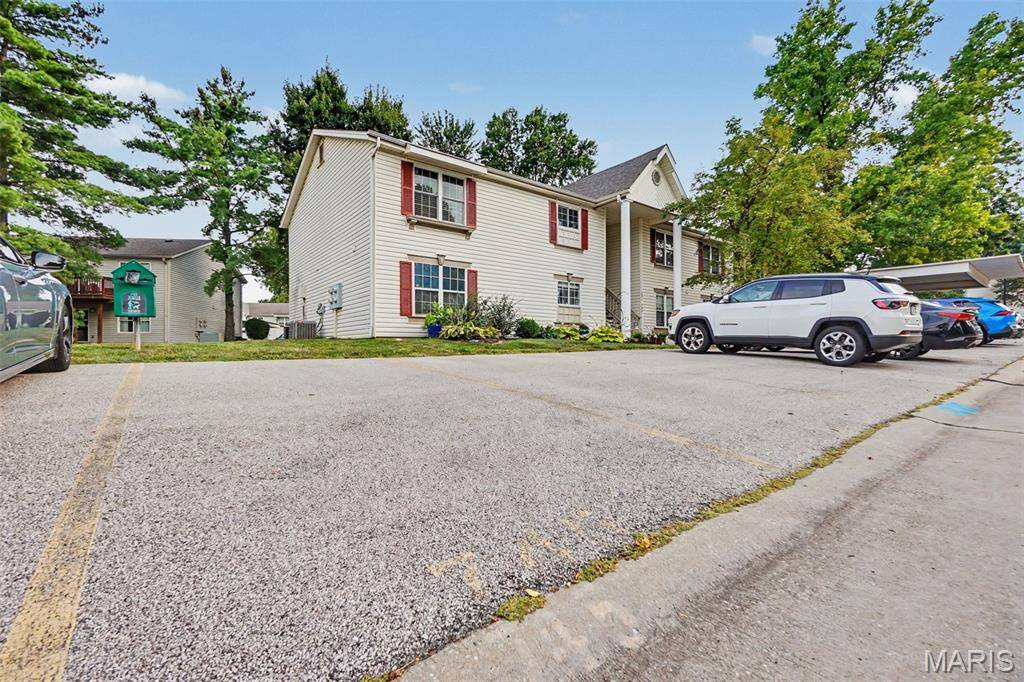 745 Sugar Glen DR #5, St Peters, MO 63376