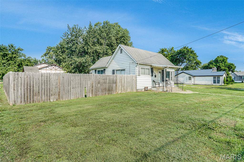 723 S Hackman ST, Staunton, IL 62088