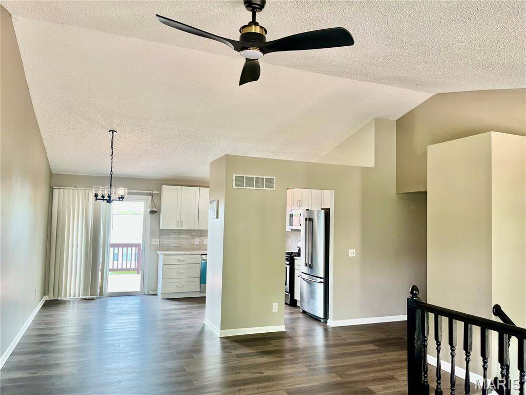 3060 Laurel Village CIR, St Peters, MO 63376