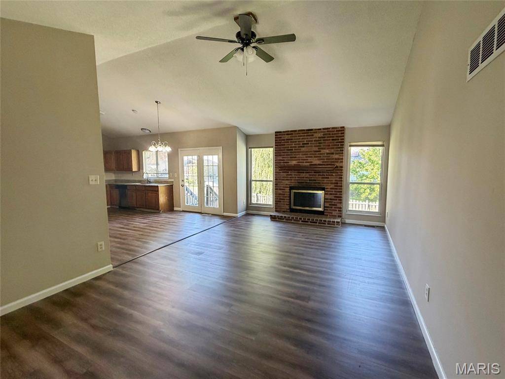 2744 Chapel View DR, Florissant, MO 63031
