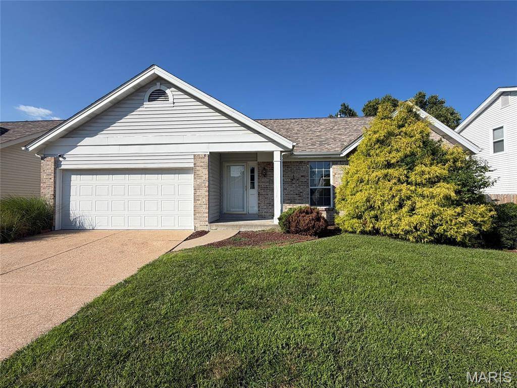 2744 Chapel View DR, Florissant, MO 63031