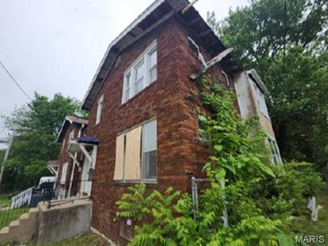 1820 James A Harvey LN, St Louis, MO 63133