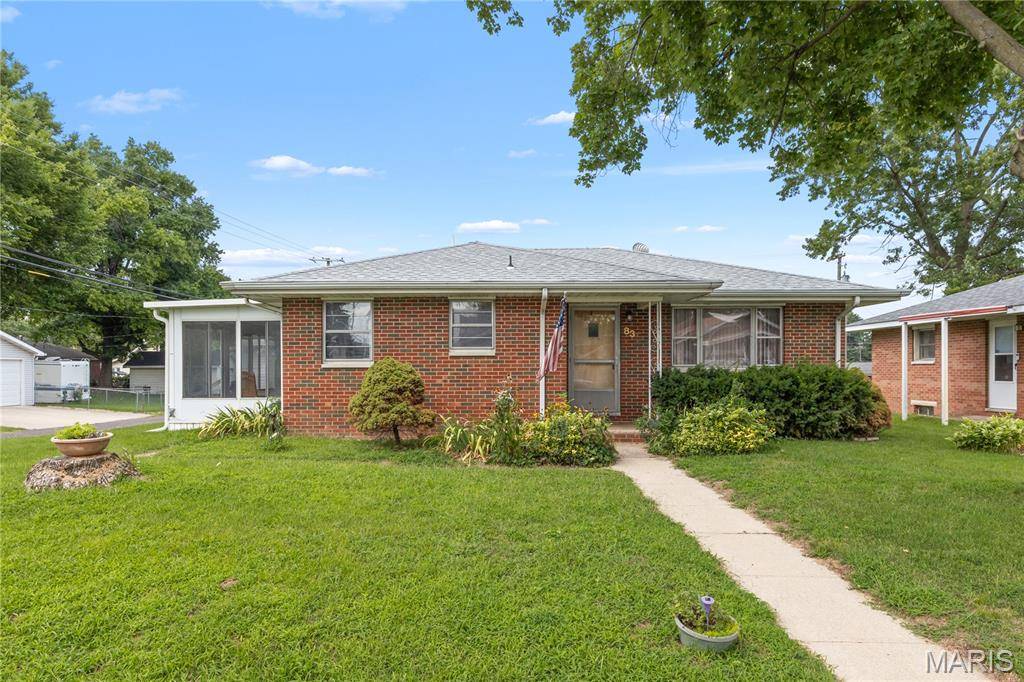 83 Harnett AVE, Wood River, IL 62095