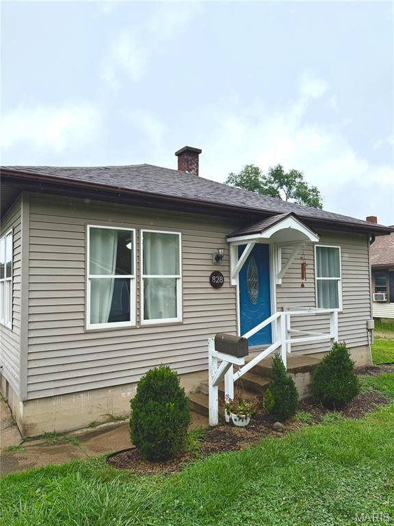 828 Freeland AVE, Hillsboro, IL 62049
