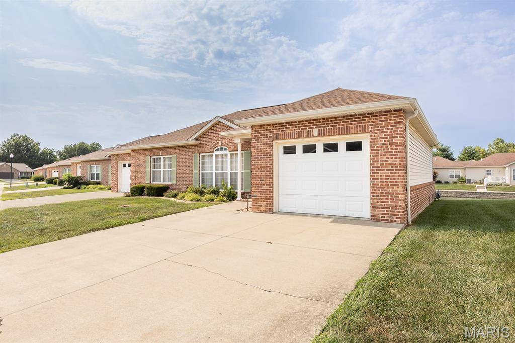 115 Saint Christopher CT, Mascoutah, IL 62258