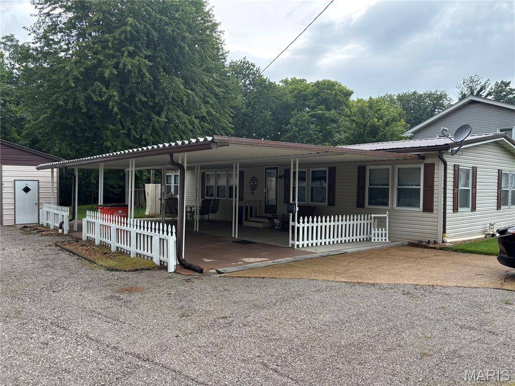 402 Pinckneyville RD, Marissa, IL 62257
