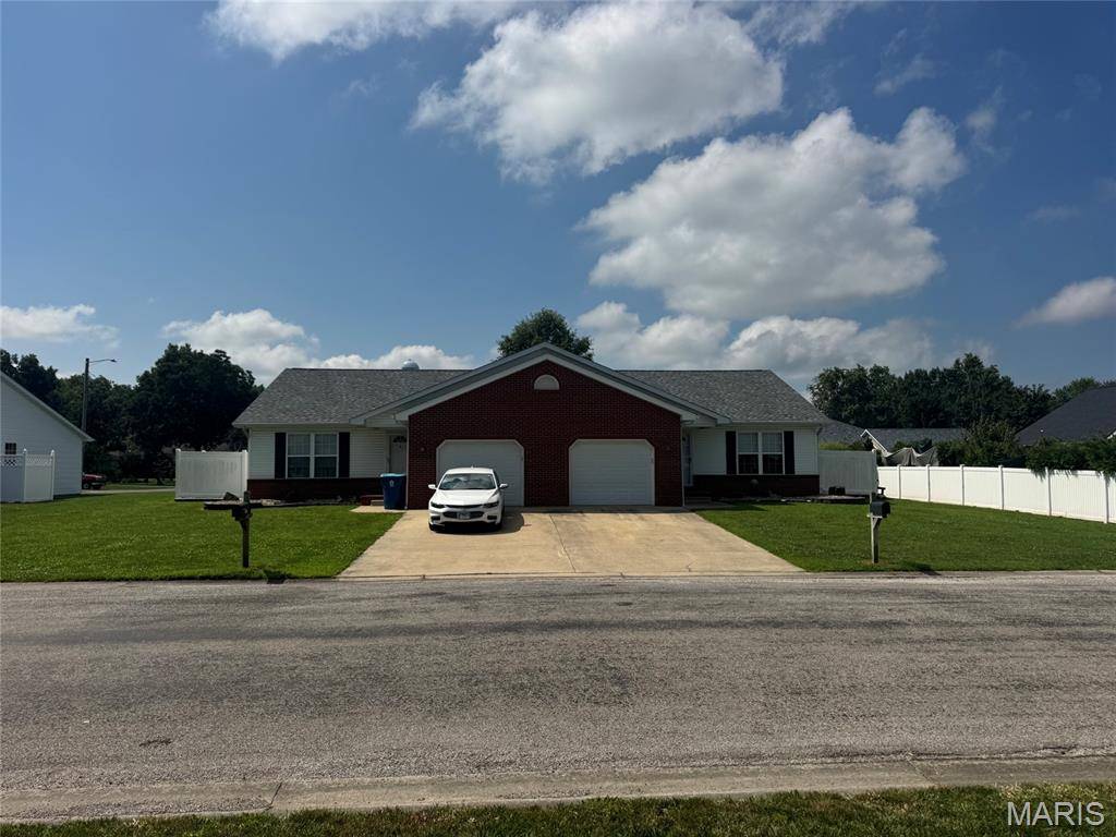 105 Timberlake, Damiansville, IL 62215