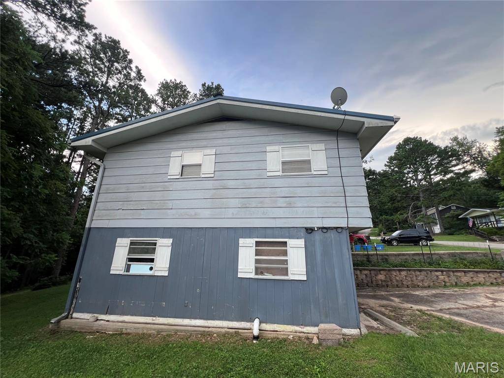 490 Skyview DR, Ellington, MO 63638