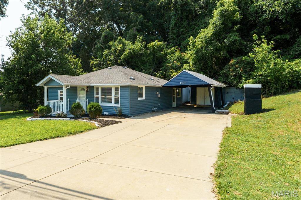 1010 Lebanon RD, Collinsville, IL 62234