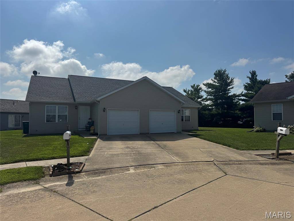 13014 Bermuda Grass CT, Breese, IL 62230