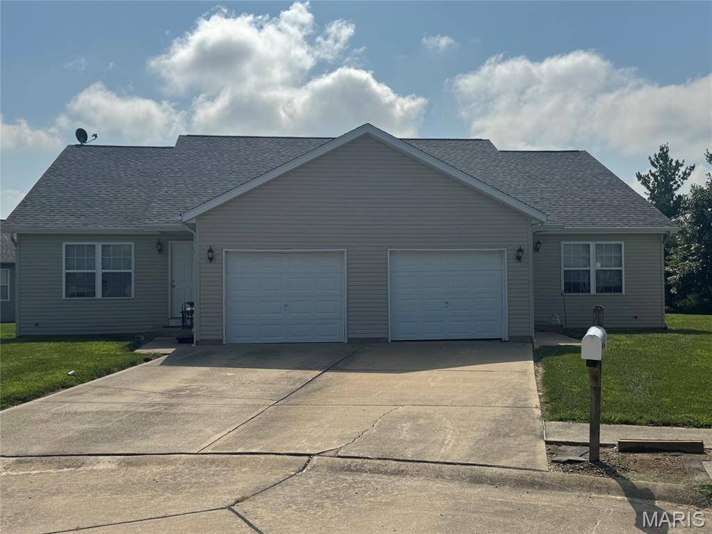 13014 Bermuda Grass CT, Breese, IL 62230