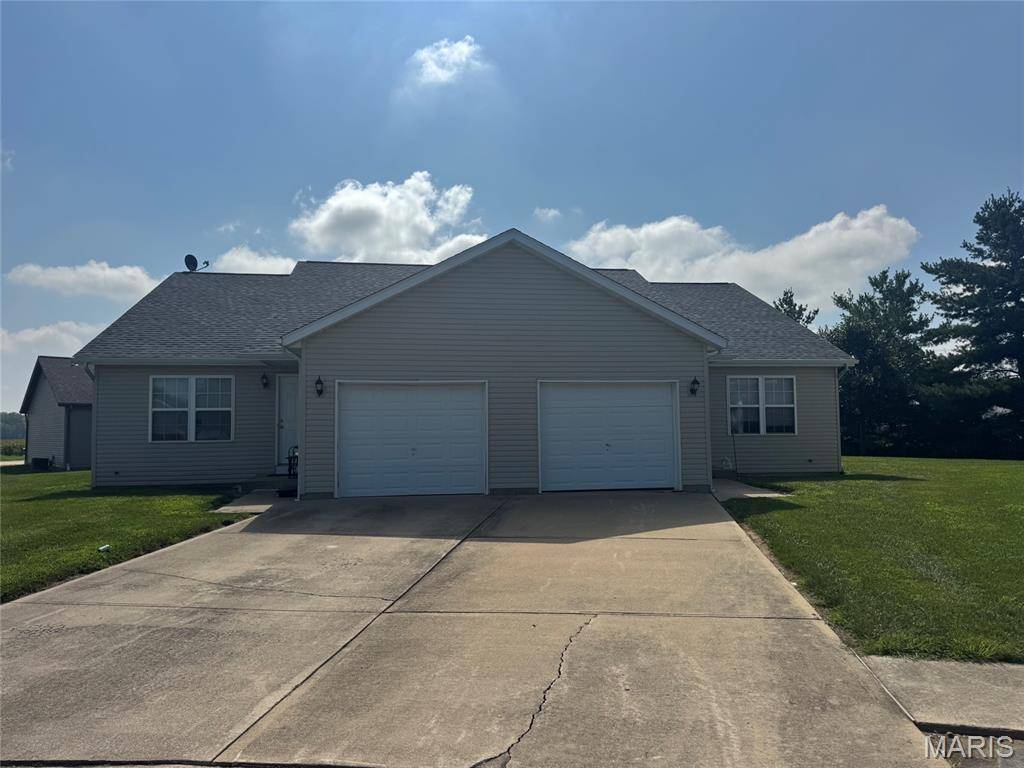 13014 Bermuda Grass CT, Breese, IL 62230