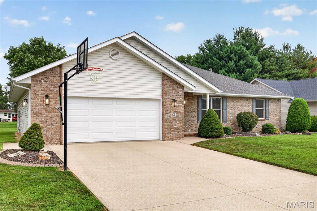 115 N Porte DR, Highland, IL 62249