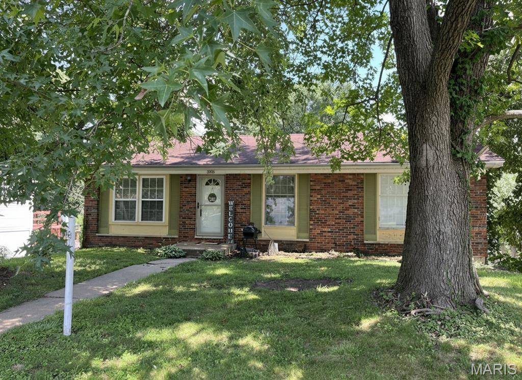 5905 Dogwood LN, Godfrey, IL 62035