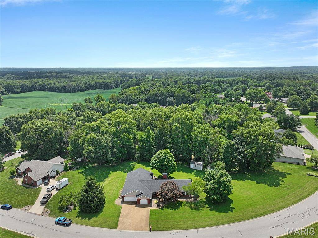 206 Pine Trail, Lebanon, IL 62254