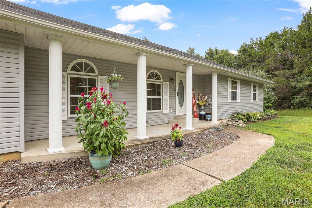 15 Oak Valley DR, Washington, MO 63090