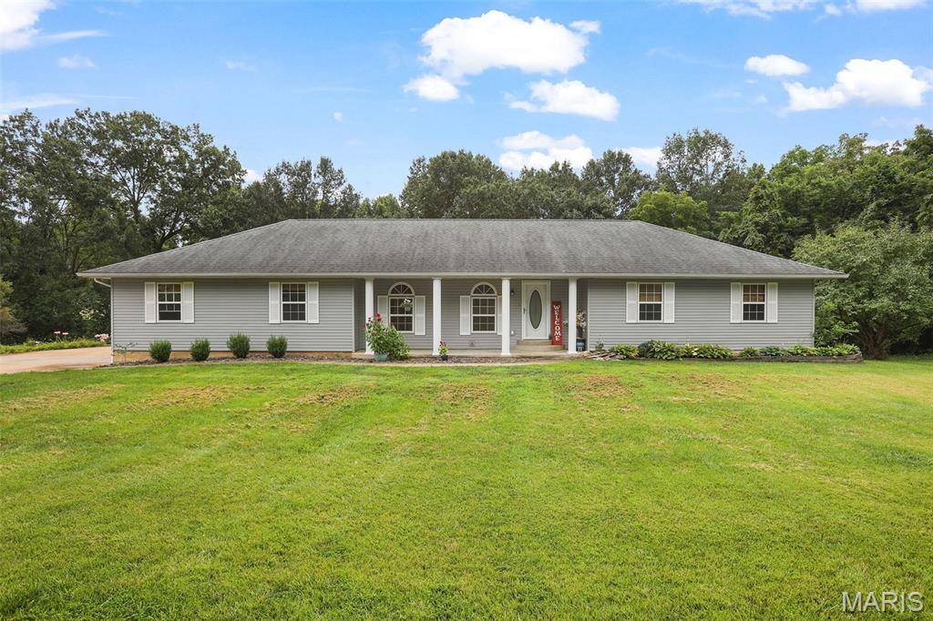 15 Oak Valley DR, Washington, MO 63090