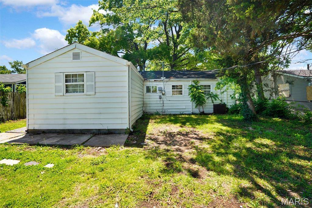 11 Saint Lambert DR, Cahokia, IL 62206