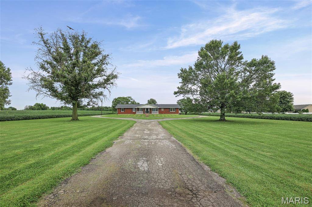 6961 Bouse RD, Glen Carbon, IL 62034