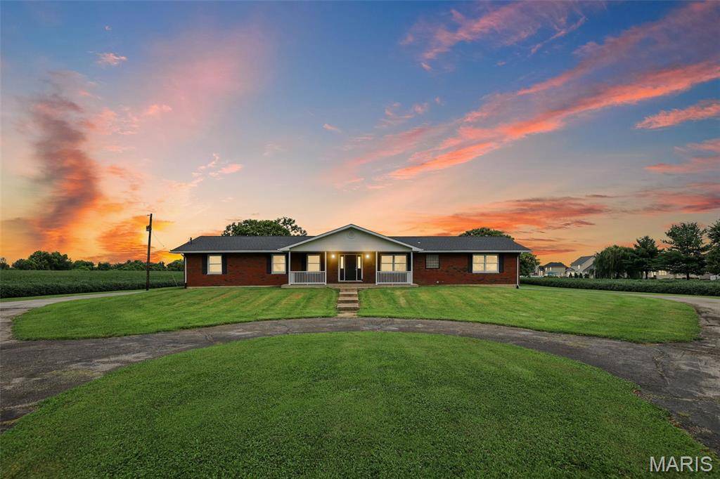 6961 Bouse RD, Glen Carbon, IL 62034